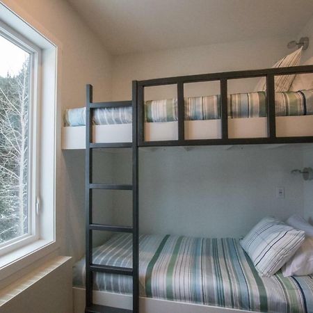 The Burfield Hotel Sun Peaks Eksteriør billede