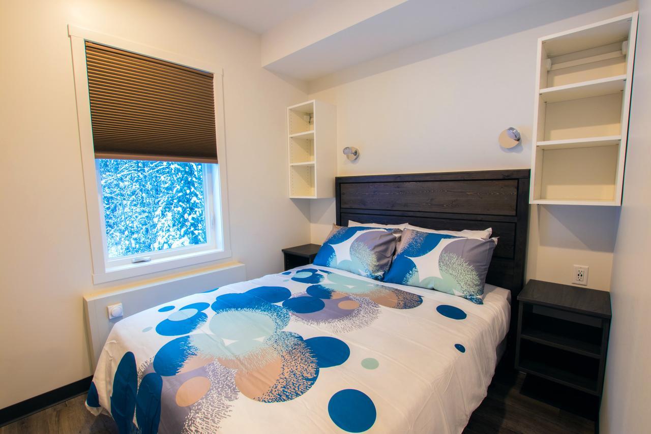 The Burfield Hotel Sun Peaks Eksteriør billede