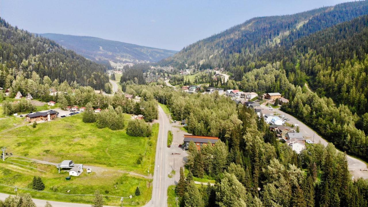 The Burfield Hotel Sun Peaks Eksteriør billede