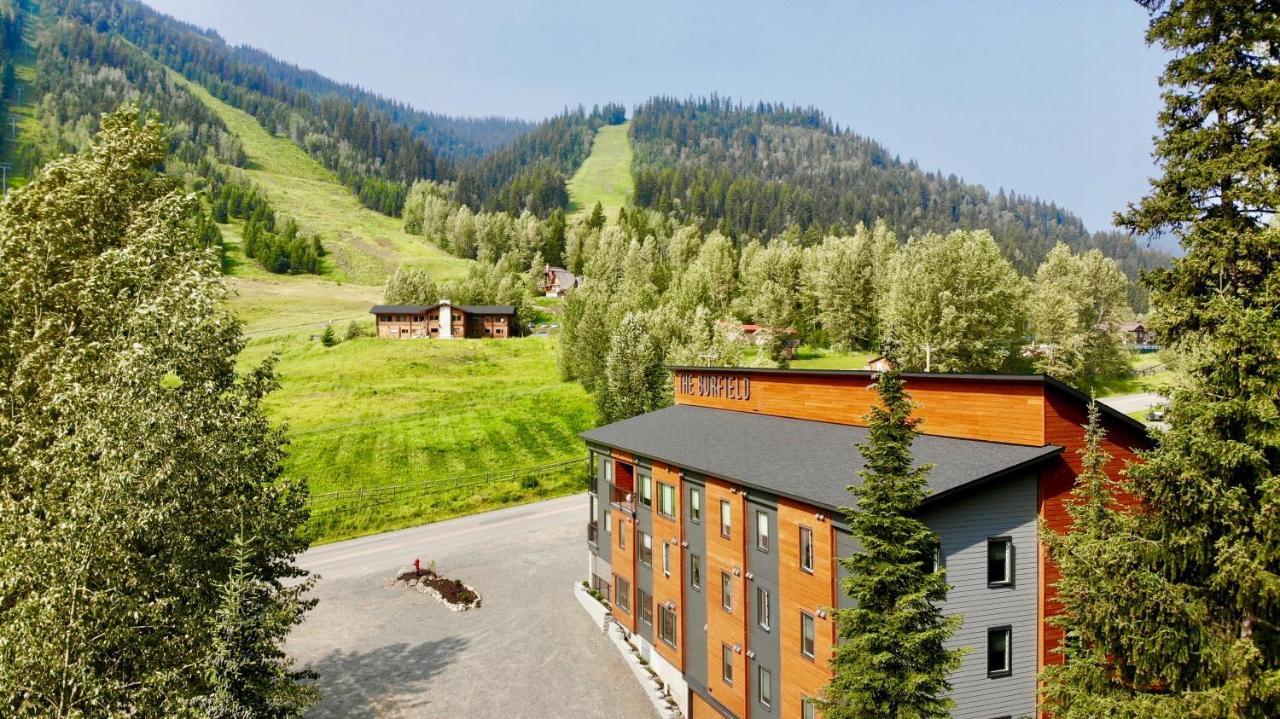 The Burfield Hotel Sun Peaks Eksteriør billede