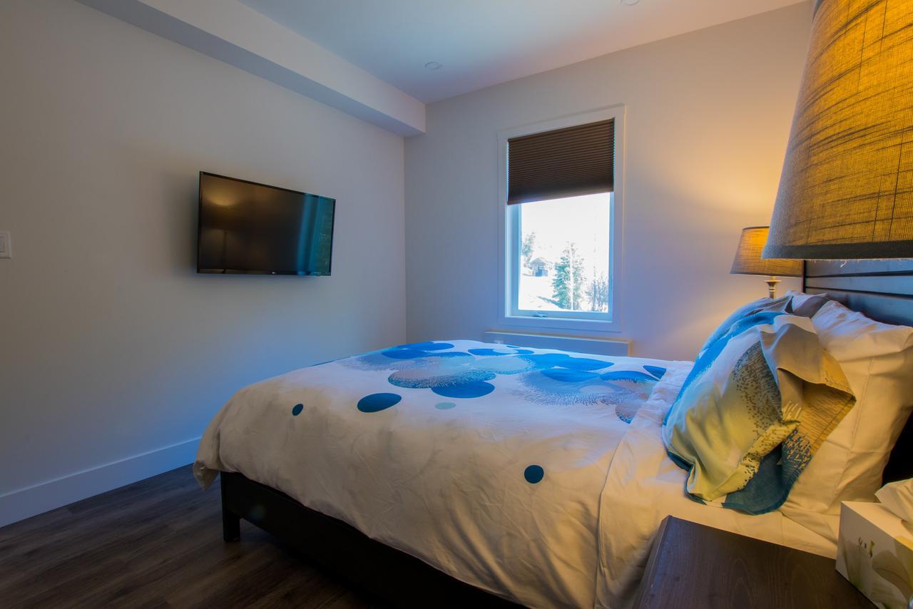 The Burfield Hotel Sun Peaks Eksteriør billede